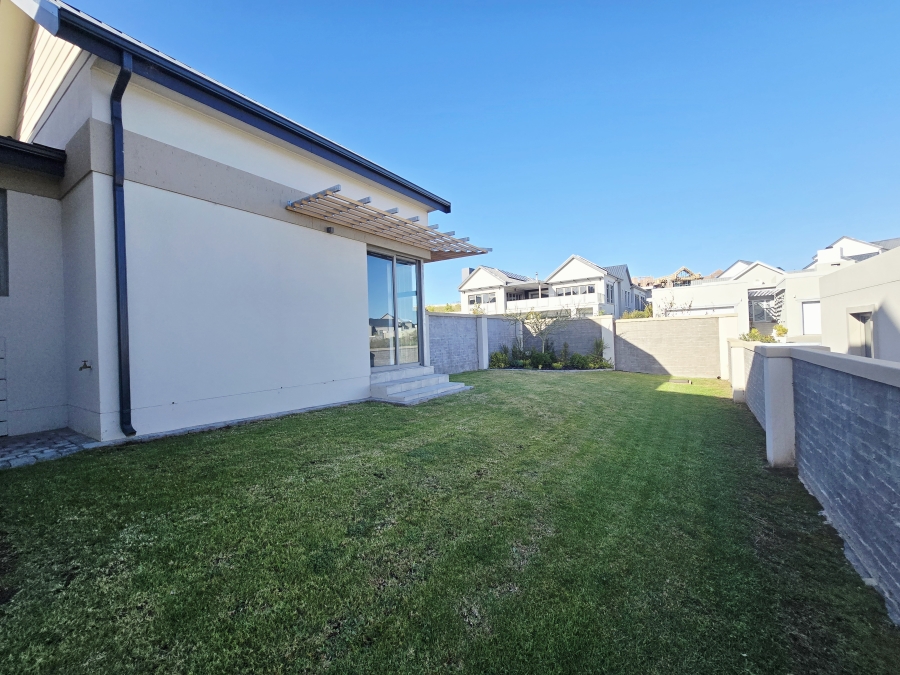 4 Bedroom Property for Sale in Kingswood Golf Estate Western Cape